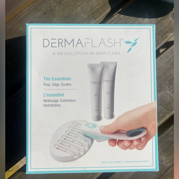 Brand New Dermaflash!!! With 6 Dermaflash exfoliating edges🫧 🎀 - Picture 3 of 6